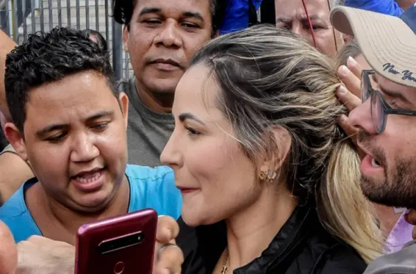 Com habeas corpus, Deolane decide não comparecer à CPI das Bets