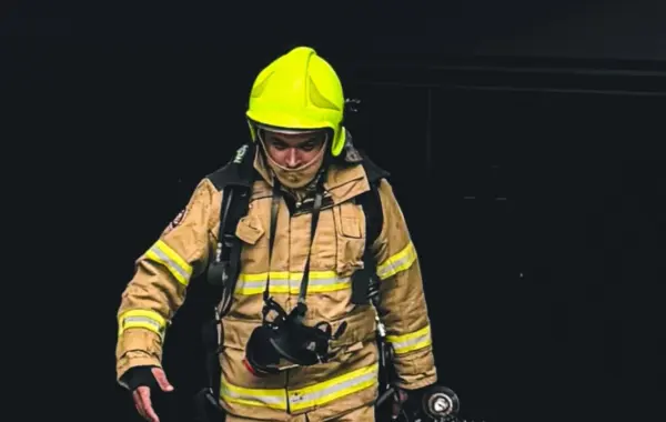 Incêndio em Cruzeiro do Sul demorou mais de três horas para ser contido; foram necessários mais de 40 militares na operação 3 Incêndio em Cruzeiro do Sul demorou mais de três horas para ser contido; foram necessários mais de 40 militares na operação