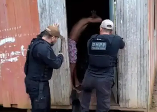 Dois foragidos da Justiça são presos na Cidade do Povo; um é suspeito de envolvimento em assassinato brutal de 2023