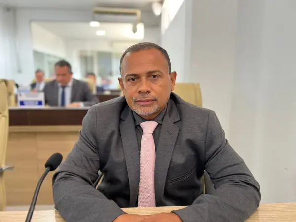 'Não posso tirar dos colegas esse direito', diz vereador que recuou de assinatura contra viagens e diárias para cursos