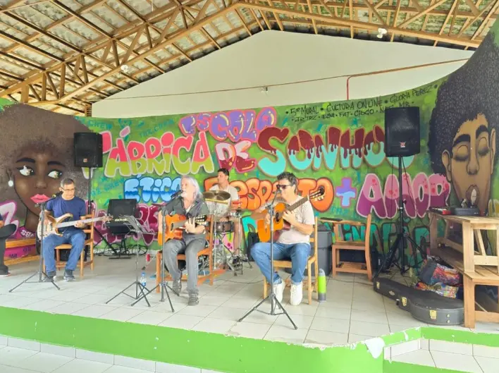 Músicos Eloy de Castro, Écio Rogério, Clevisson Batista e Gabriel Kerchiner levaram o melhor da música autoral acreana aos estudantes da Escola Glória Perez. Foto: Alex Machado/FEM