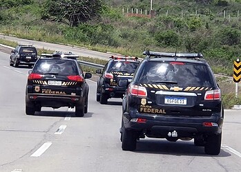 Polícia Federal apreende pneus ilegais da Bolívia em operação em Rio Branco