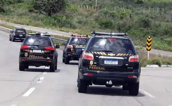 Polícia Federal apreende pneus ilegais da Bolívia em operação em Rio Branco