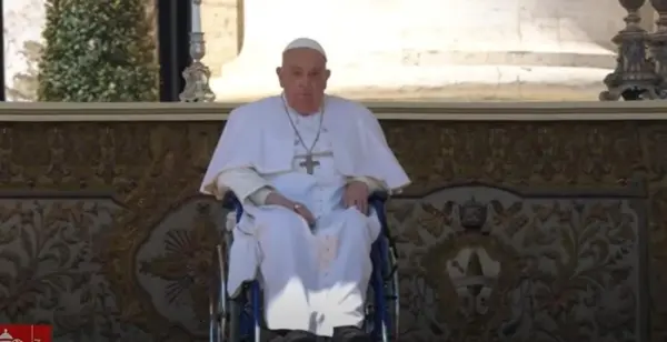“Bom domingo a todos”: papa Francisco faz aparição surpresa