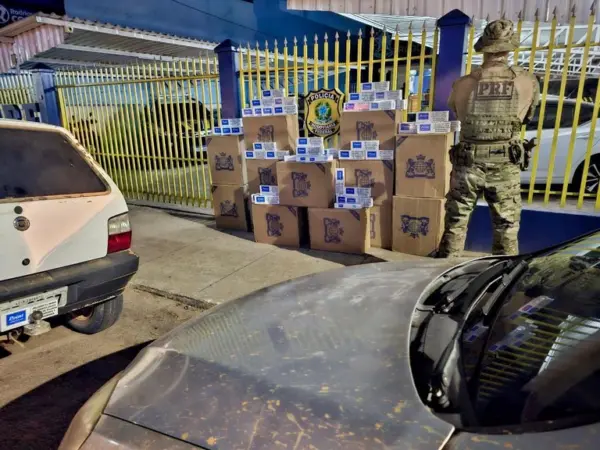 PRF apreende 8,5 mil maços de cigarros contrabandeados no interior do Acre; Dois são presos
