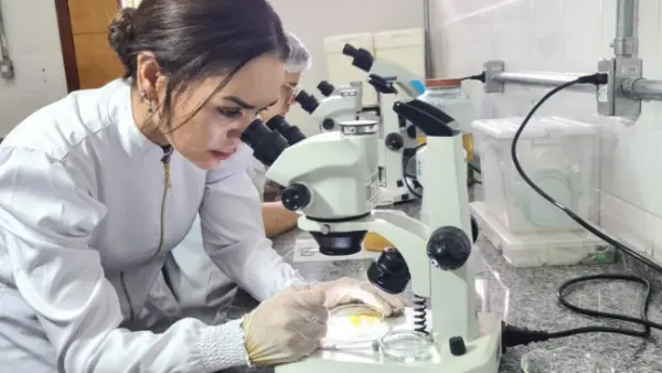 Ciência que flui dos rios: professora pesquisadora do Ifac descobre três novas espécies de parasitos na Amazônia