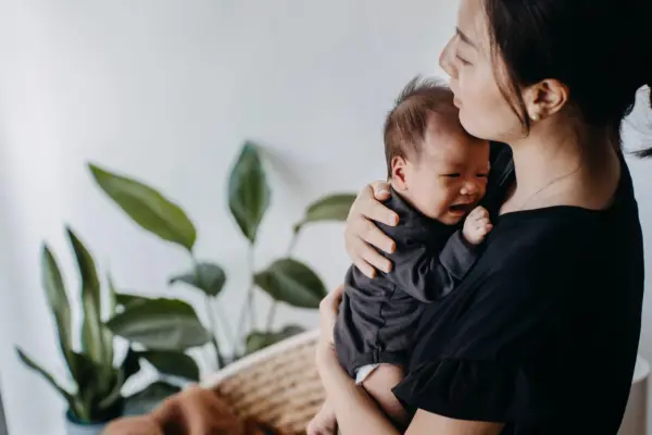 'Achei que tinha matado meu bebê': como psicose pós-parto pode virar do avesso a vida de novos pais