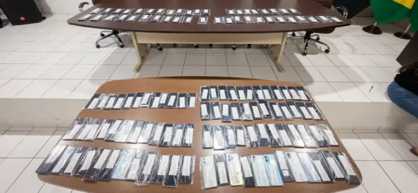 Mais de 500 vítimas foram intimadas para receber celulares recuperados pela polícia no Acre