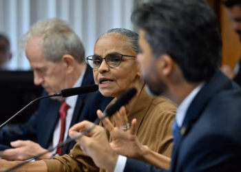 Ministra Marina Silva protagonizou discussão acalorada na Comissão de Infraestrutura do Senado — Foto: Geraldo Magela/Agência Senado
