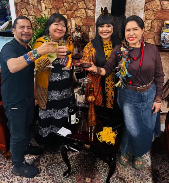 Maxine Silva foi surpreendida por um encontro com a atriz Bruna Marquezine, de quem é fã declarada durante viagem à São Paulo