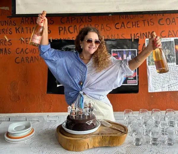 Maxine Silva foi surpreendida por um encontro com a atriz Bruna Marquezine, de quem é fã declarada durante viagem à São Paulo