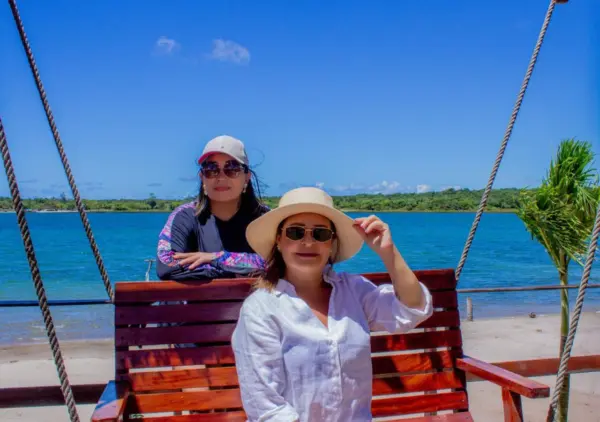 Maxine Silva foi surpreendida por um encontro com a atriz Bruna Marquezine, de quem é fã declarada durante viagem à São Paulo