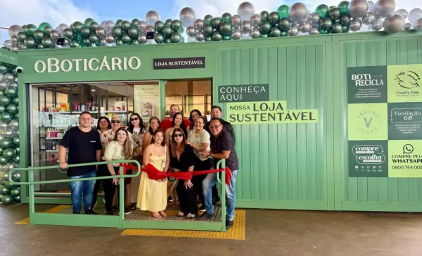 Maxine Silva foi surpreendida por um encontro com a atriz Bruna Marquezine, de quem é fã declarada durante viagem à São Paulo