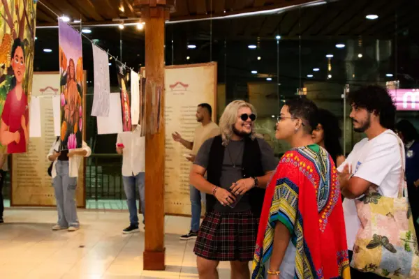 Maxine Silva foi surpreendida por um encontro com a atriz Bruna Marquezine, de quem é fã declarada durante viagem à São Paulo