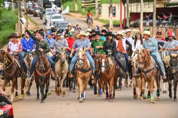 Cavalgada em Epitaciolândia, no Acre, reúne grande público e autoridades locais