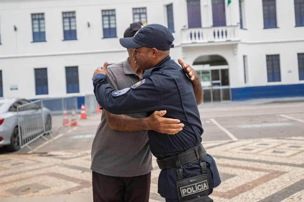 Gesto de policial militar muda a vida de vendedor de picolé e cria rede de solidariedade 2 Gesto de policial militar muda a vida de vendedor de picolé e cria rede de solidariedade