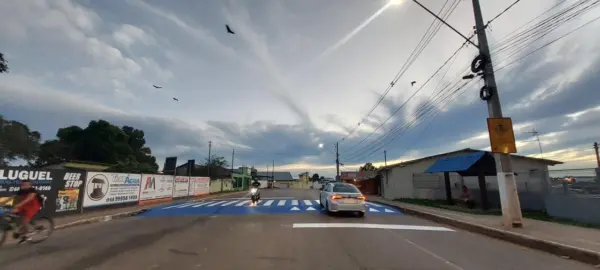 Faixas de pedestres em Rio Branco são revitalizadas com cores azul e branca; FOTOS 8 Faixas de pedestres em Rio Branco são revitalizadas com cores azul e branca; FOTOS