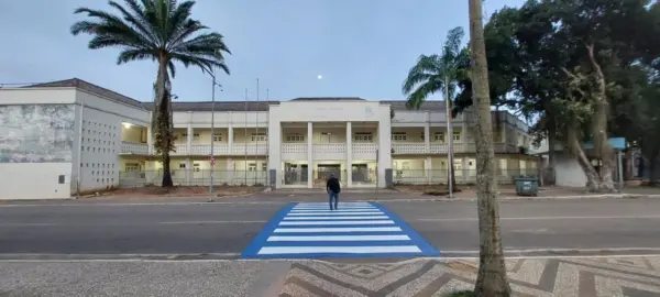 Faixas de pedestres em Rio Branco são revitalizadas com cores azul e branca; FOTOS 5 Faixas de pedestres em Rio Branco são revitalizadas com cores azul e branca; FOTOS