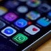 Aplicativo do WhatsApp em um iPhone — Foto: Reuters