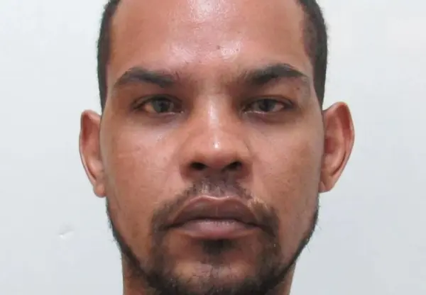 Facção usa queima de fogos para encobrir tiros e fere homem com tiro na cabeça na Cidade do Povo