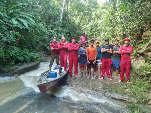 Pai e filho são resgatados após cinco dias perdidos na mata no Acre 3 Pai e filho são resgatados após cinco dias perdidos na mata no Acre