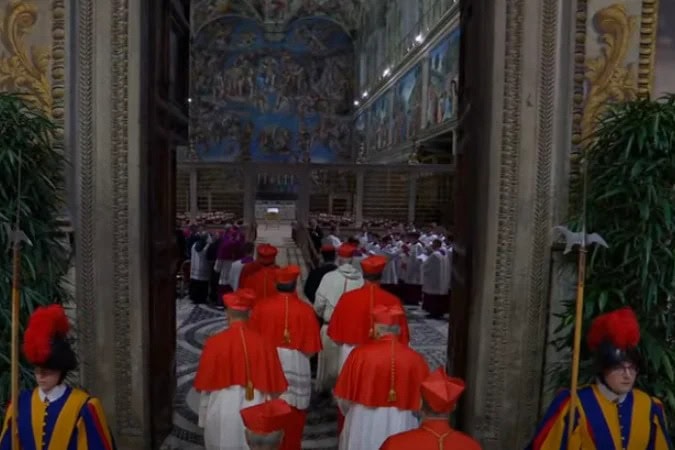 Cardeais entram na Capela Sistina para início do conclave - (crédito: Reprodução Vaticano )