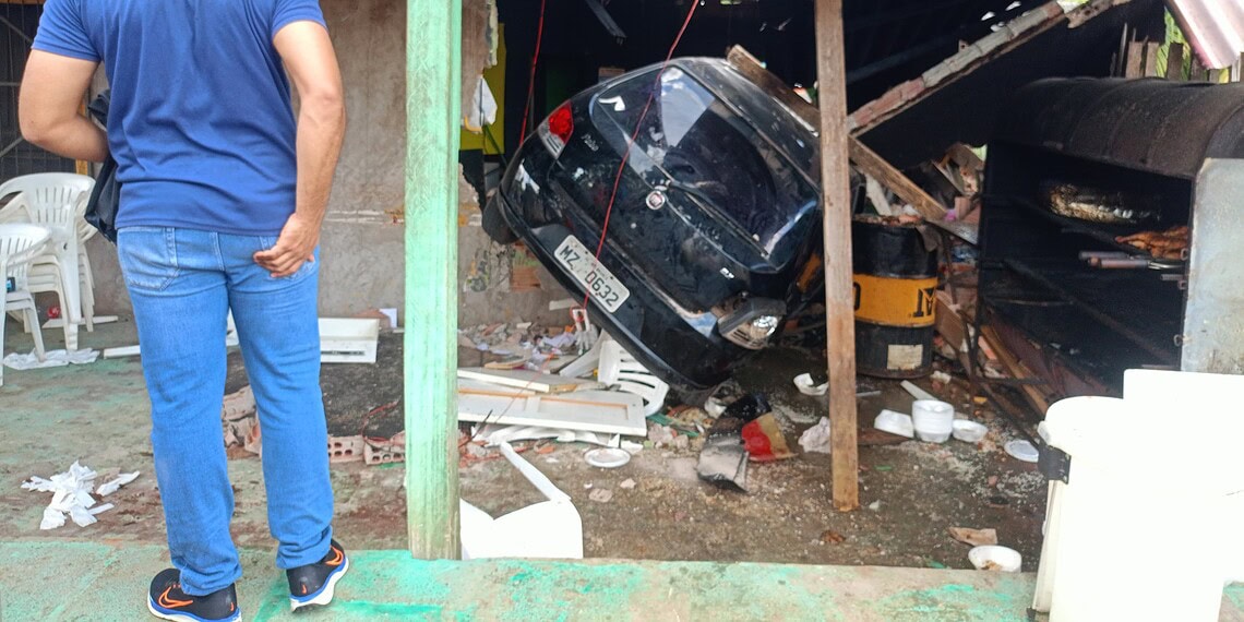 Motorista embriagado invade churrascaria e deixa quatro feridos em Rio Branco