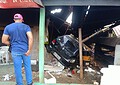 Motorista embriagado invade churrascaria e deixa quatro feridos em Rio Branco