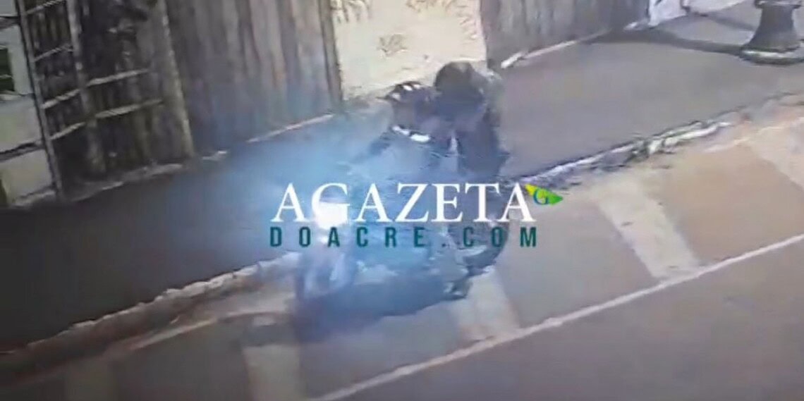 Vídeo mostra momento em que dupla em moto atira várias vezes contra grupo em bar de Rio Branco; Assista