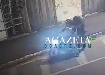 Vídeo mostra momento em que dupla em moto atira várias vezes contra grupo em bar de Rio Branco; Assista