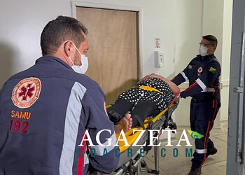 Motociclista colide com carro parado e atropela idosa na BR-317, no Acre; duas pessoas ficam feridas