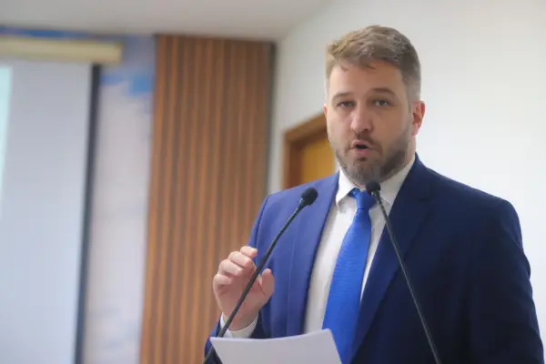 Felipe Tchê conquista aprovação unânime para o PL que cria Programa de Apoio às Mães Atípicas
