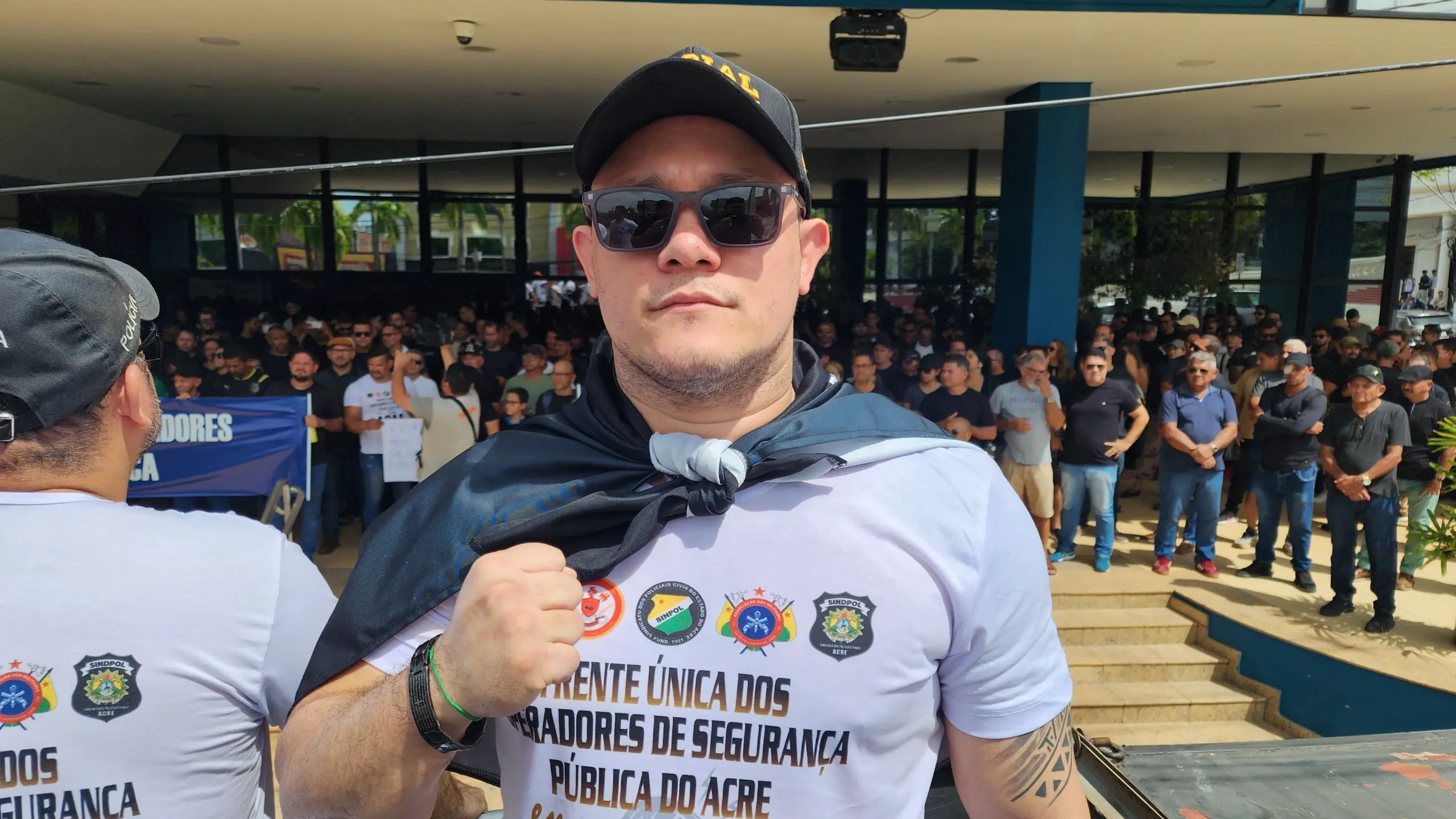 Policiais e bombeiros fazem protesto no Centro de Rio Branco por valorização da segurança pública 2 Policiais e bombeiros fazem protesto no Centro de Rio Branco por valorização da segurança pública