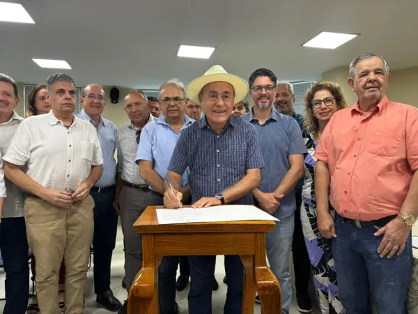 Bocalom sanciona lei que declara CDL de utilidade pública em Rio Branco