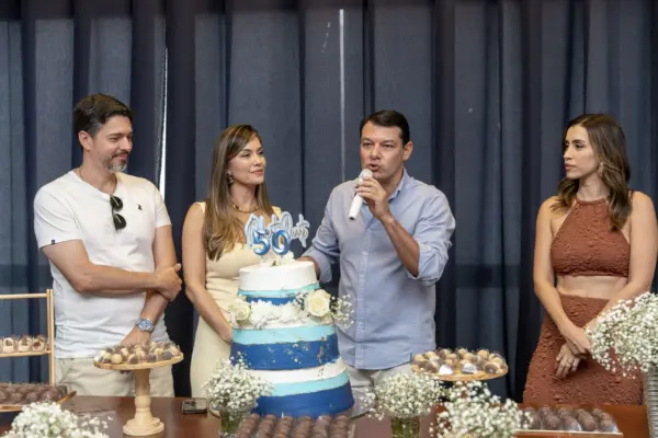 Deputado federal Roberto Duarte recebeu turma de amigos e familiares para comemorar seus 50 anos, no último dia 10