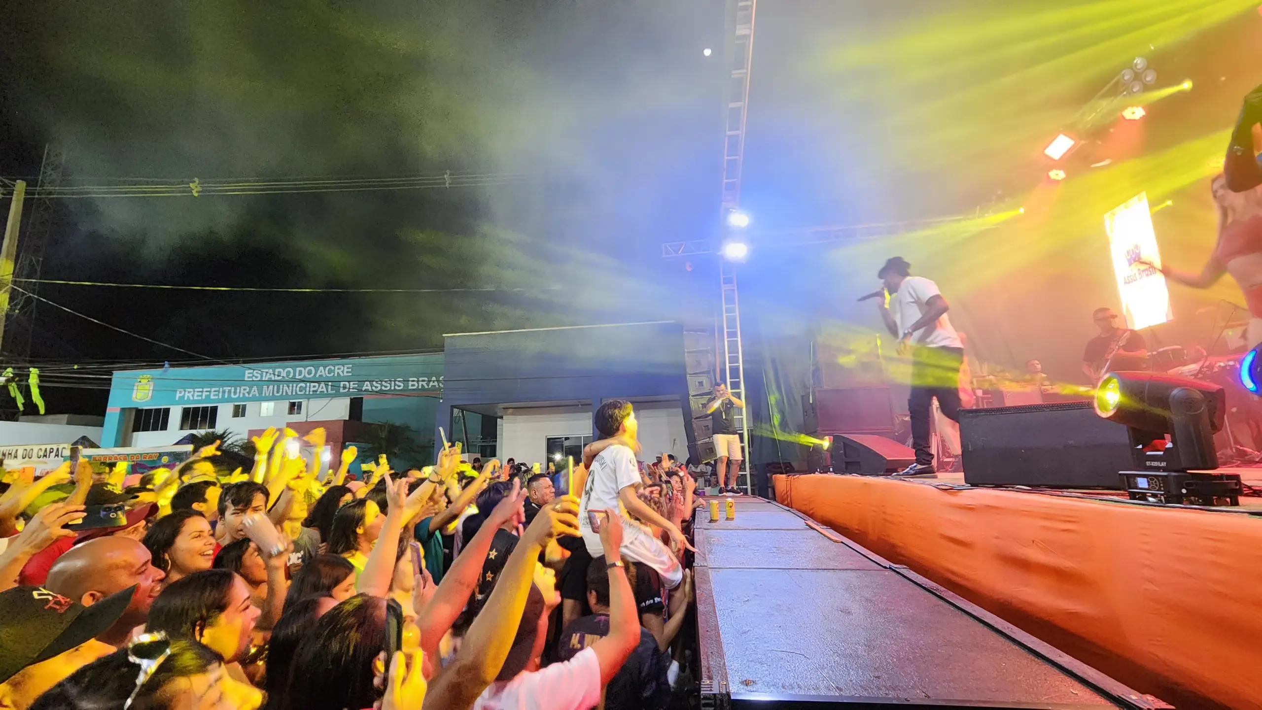 CarnavAssis 2025 movimenta tríplice fronteira com shows e multidão em celebração aos 49 anos de Assis Brasil 3 CarnavAssis 2025 movimenta tríplice fronteira com shows e multidão em celebração aos 49 anos de Assis Brasil