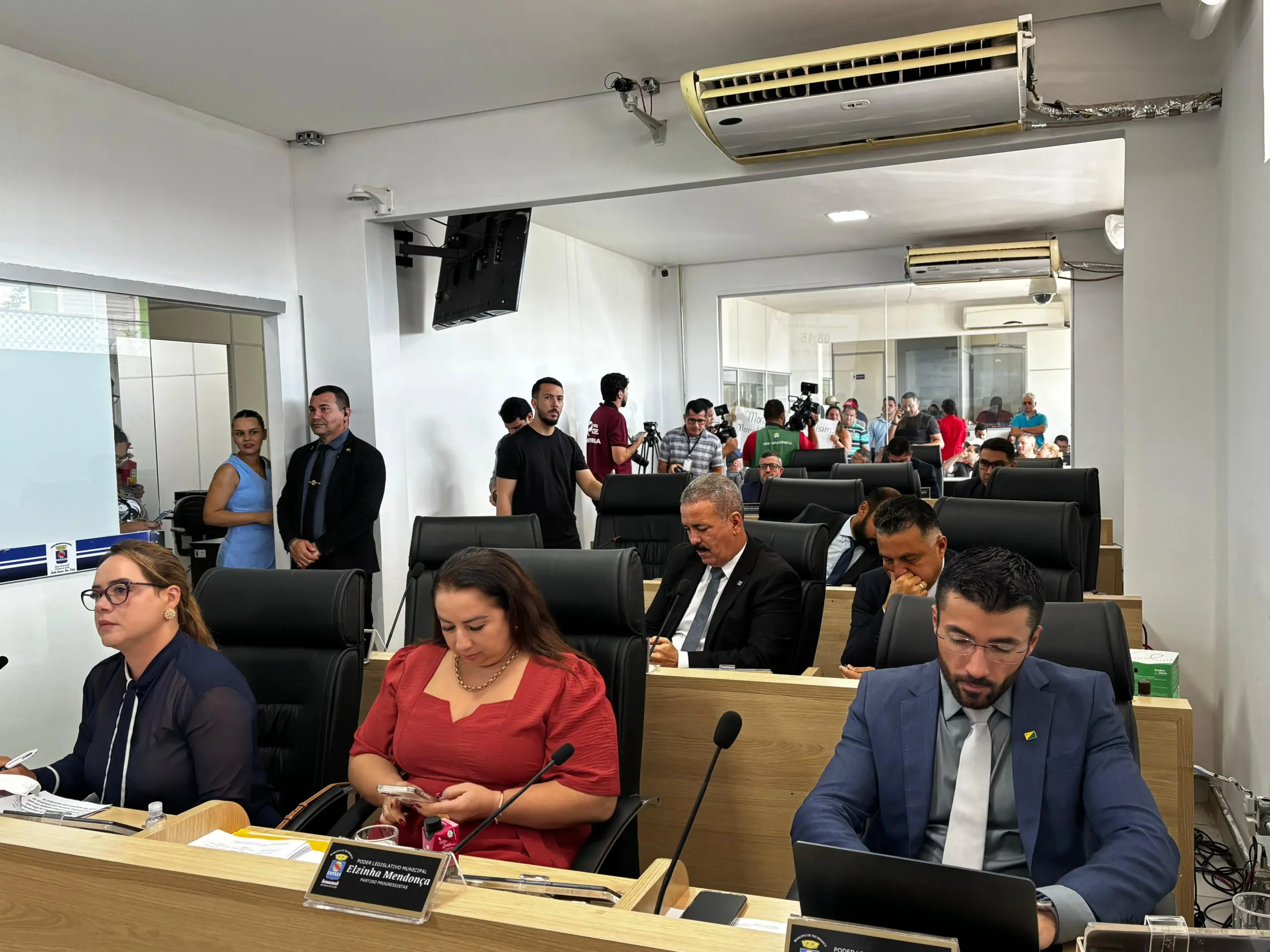 Moradores protestam na Câmara contra a transferência do Centro Pop para a Baixada 2 Moradores protestam na Câmara contra a transferência do Centro Pop para a Baixada