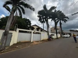 Moradores do Castelo Branco protestam em frente ao Centro Pop: "falta de respeito" 2 Moradores do Castelo Branco protestam em frente ao Centro Pop: "falta de respeito"