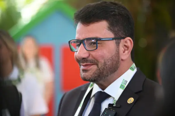 Gladson sanciona reajustes salariais para servidores do TJ, TCE e Aleac