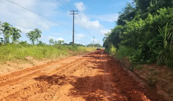 Obras de asfaltamento do Estado beneficiam 500 famílias da estrada Dias Martins em Rio Branco