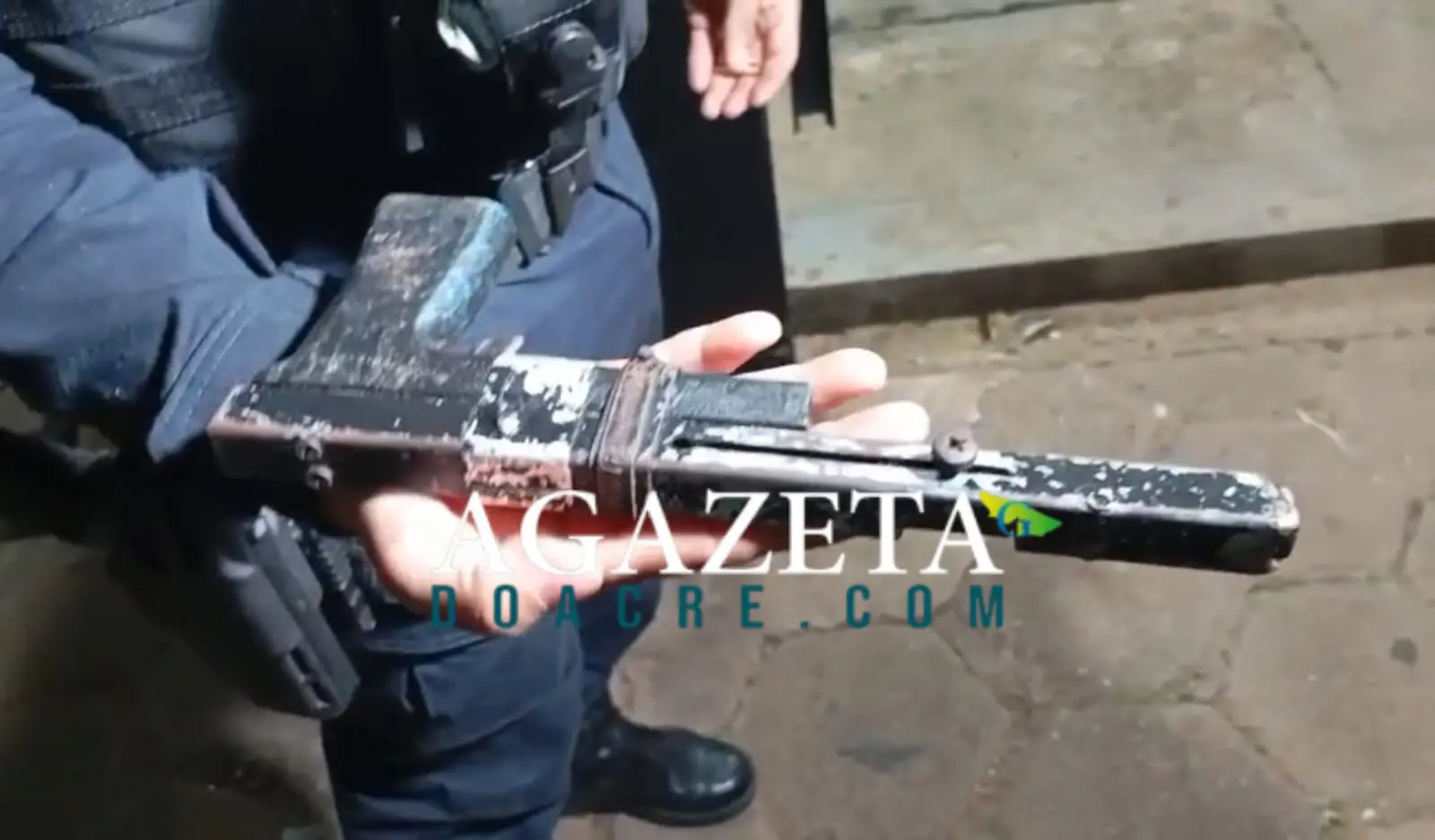 Homem com mandado de prisão é capturado com arma artesanal após denúncia no Universitário
