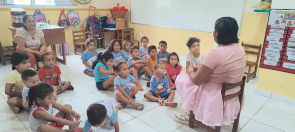 Projeto 'Era uma Vez' encerra temporada com tarde de histórias e encantamento no Horto Florestal