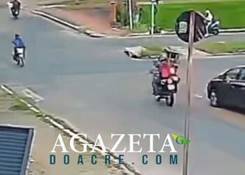 Motociclista fica ferido após ser atingido por carro que avança sinal vermelho em Rio Branco; VÍDEO