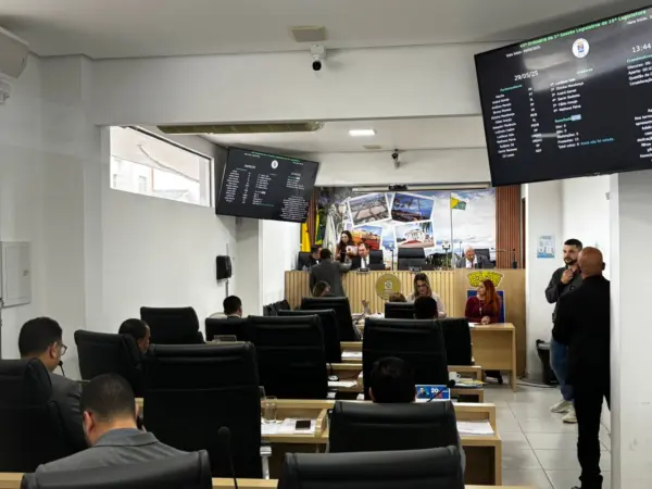 Vereadores derrubam vetos da prefeitura a projetos que tratam sobre autismo