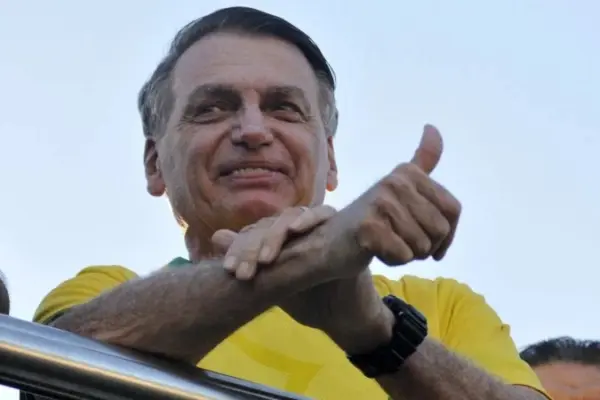 Bolsonaro sobre denúncia de golpe: "Não vou sair do Brasil. Me prendam"