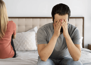 Terapeutas identificam sinais de esgotamento nos relacionamentos similares ao burnout • Freepik