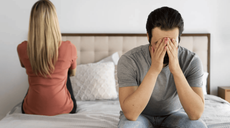 Terapeutas identificam sinais de esgotamento nos relacionamentos similares ao burnout • Freepik