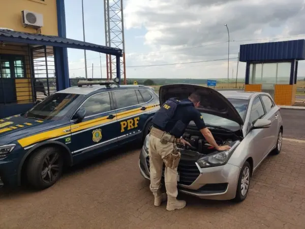 PRF recupera veículo furtado em Porto Velho e clonado no Acre; condutor é preso por receptação