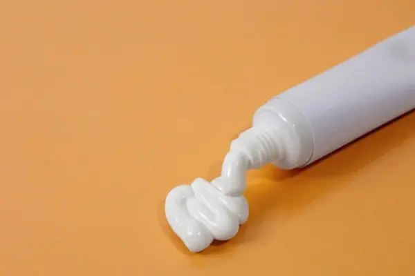 Anvisa volta a proibir venda de creme dental Colgate Total Clean Mint