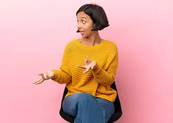 O que significa alguém falar sozinho e em voz alta, segundo a psicologia?